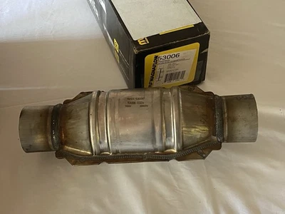 MagnaFlow EPA Compliant Universal Catalytic Converter 53006 - 2.5 In/Out - Image 1 of 3