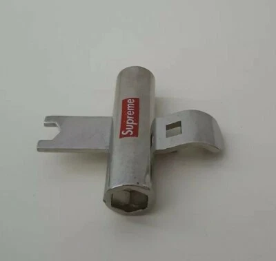 SS13 Supreme Skate Tool Argento Multi Tool Argento Accessorio Raro Vintage 2013 - Immagine 1 di 4