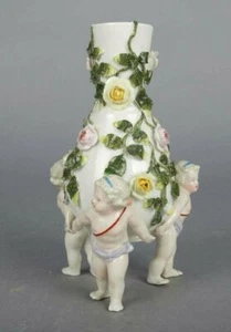 JARRÓN ANTIGUO VINTAGE DE PORCELANA MEISSEN FIGURATIVO 8" CON QUERUBINES PUTTI - Imagen 1 de 9
