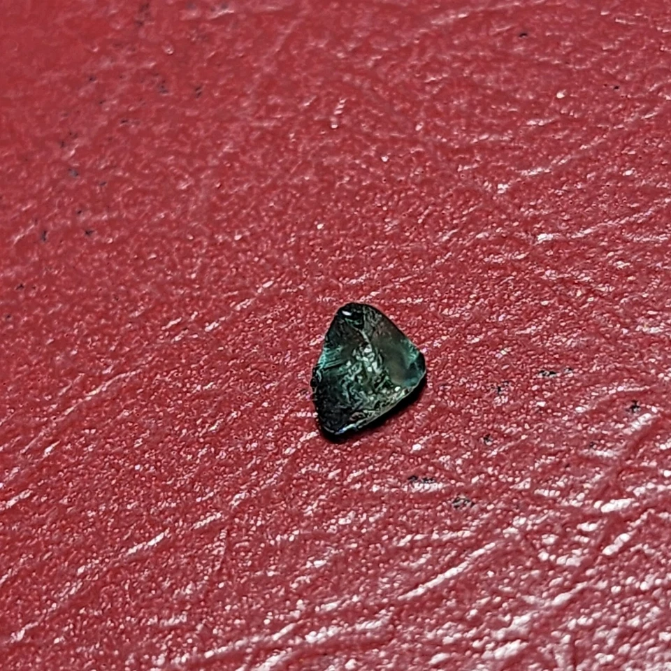 Certified 0.47ct Natural Unheated Teal Sapphire VVS Clarity Madagascar Rough - Image 1 of 1