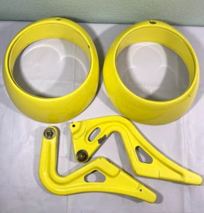 VINTAGE 1970s Porsche 911 Sugar Scoop Headlight Rings + 2 Brackets - Foto 1 di 13