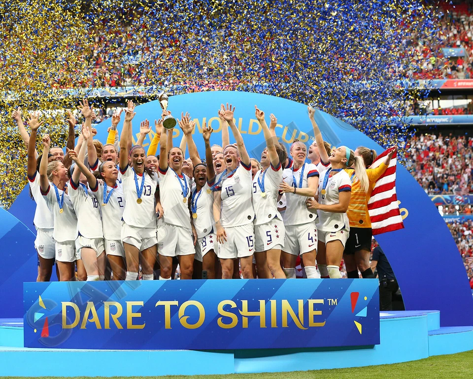Selección de fútbol femenino de Estados Unidos 2019 celebración de la Copa Mundial Morgan Carli Lloyd foto 8x10 Foto 1 de 1