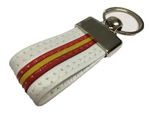 LLAVERO DE PIEL BLANCO CON BANDERA DE ESPAÑA (PRODUCTO ARTESANO 100 %) - Picture 1 of 1