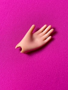 Pedigree Sindy hand for active ballerina fit ball joint SPARES PARTS 12" doll - Picture 1 of 5