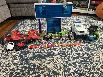 Imaginext DC Teen Titans Go Tower & Figs - Beastboy gorilla, Cyborg Truck, Plane - Image 1 of 4