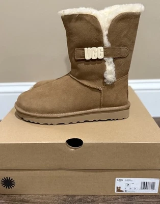 NUEVO EN CAJA Bota Bailey B2S para Mujer UGG Talla 7 CHE Castaño Foto 1 de 4