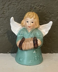 1979 GOEBEL ENGEL GLOCKE CHRISTBAUMSCHMUCK - GRÜNES KLEID - Bild 1 von 6