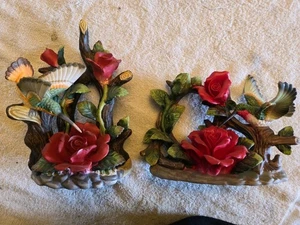 Coppia di statuine in porcellana colibrì rose rosse - Foto 1 di 10