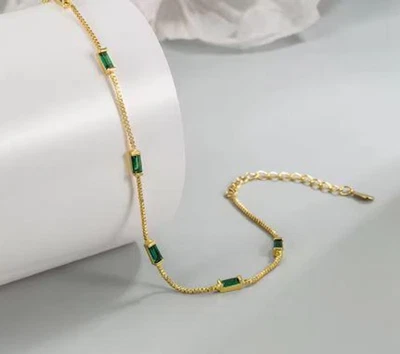 Brazalete de cadena ajustable de esmeralda simulada de 8 quilates enchapado en oro amarillo de 14 quilates Foto 1 de 4