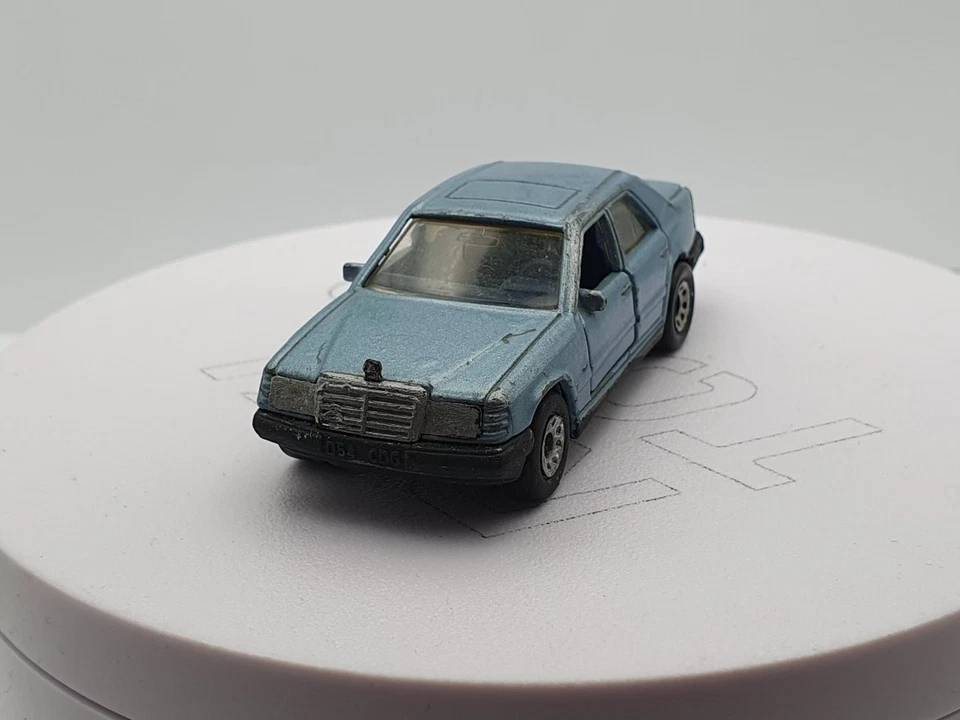 Mercedes W124 Matchbox 1/60 - Immagine 1 di 3