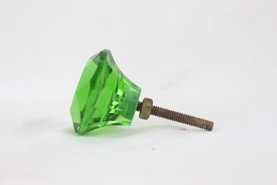 Antiguo tirador de armario de cajón de puerta de una pieza perilla cortada a mano diamante verde vintage Foto 1 de 4