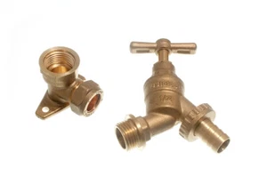 8 X Outdoor Heavy Duty Solid Brass Hose Union Taps With Wall Elbow | Onestopdiy - Picture 1 of 1