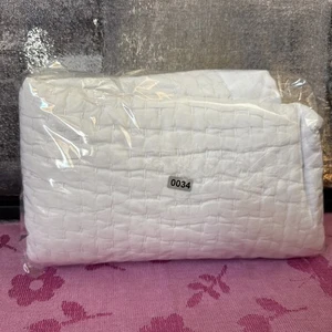 HOTEL COLLECTION BRUSHSTROKE QUILTED WHITE KING SHAM - Foto 1 di 3