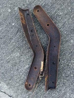 1963 -65 Ford Mercury FAIRLANE Meteor front frame rail to transmission crossmemb Foto 1 de 4