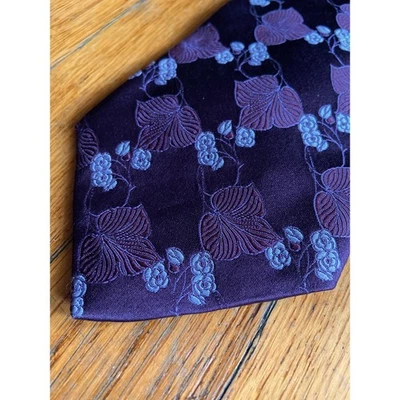 Corbata de seda floral púrpura con púrpura y plata BARNEY New York Foto 1 de 4