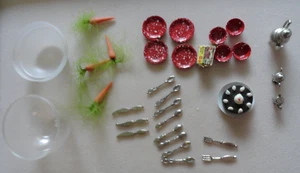 Vintage Konvolut 30 Teile Miniaturen für Puppenhaus Diorama Puppenkiste 1:12 Geschirr Karotten - Bild 1 von 8