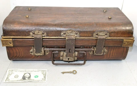 Antique "Pioneer" Steel CARRIAGE TRUNK Suitcase & KEY Railroad vtg Ship Luggage Cover