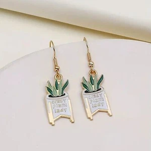 Divertidos Pendientes Colgantes Lengua Madre en Leyes Planta Loca Dama Serpiente NUEVO - Imagen 1 de 6