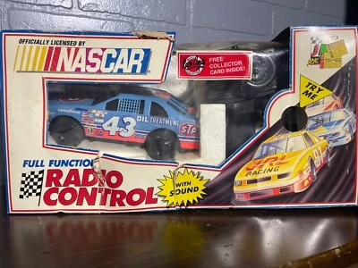 Coche de colección radiocontrolado Richard Petty #43 Kodak Nascar función completa Foto 1 de 4
