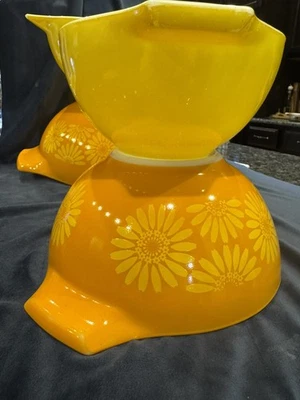 Vintage Pyrex 4pc Sunflower Daisy Cinderella Nesting Bowls 441-444 0392P999 - Image 1 of 4