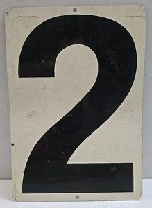 Vintage Tankstelle Metall Zahlenschild doppelseitig 2 & 4.  11,5” X 8” - Bild 1 von 2