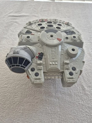 Star Wars Millennium Falcon Hasbro 2011 - Pawtucket Hasbro Good Condition  - Image 1 of 4
