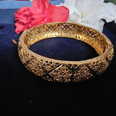 Jonc Vintage Métal Doré Ajouré Style Ancien Diamètre 60 Mm - Immagine 1 di 4