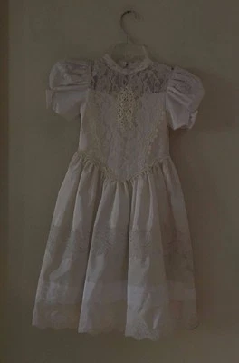NICOLE DORISSA INTERNATIONAL WHITE FIRST COMMUNION DRESS AND VEIL SIZE 6 - Photo 1/4
