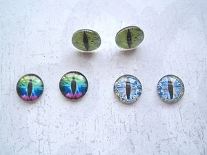 EVIL CATS EYE Domed Glass Pair of Stud SP Earrings Rainbow Blue Green HALLOWEEN - Picture 1 of 5