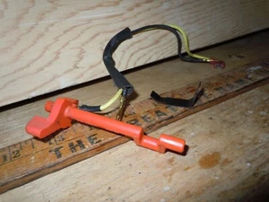 Interruptor de encendido/apagado de una motosierra Craftsman modelo 358.351440, 2.0CID, 33cc - Imagen 1 de 2