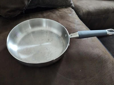 SARTÉN SARTÉN DE ACERO INOXIDABLE DE 8 PULGADAS COLECCIÓN MARTHA STEWART Foto 1 de 4