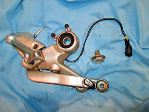 DUCATI S2R800 S2R1000 S4R S4RS completo MONTAJE DE CLAVIJA LATERAL DERECHA Y PERNOS - Imagen 1 de 10