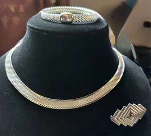 Monet 3-teiliges silberfarbenes Schmuckset: Halskette, Armband, Brosche - Bild 1 von 4