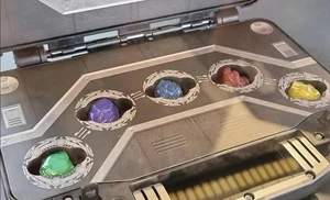 Disney Guardians Of The Galaxy Cosmic Rewind Thanos Infinity Steine & Aktentasche - Bild 1 von 8