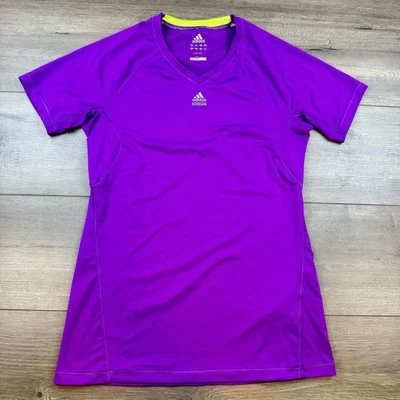 Camisa deportiva de manga corta Adidas Climalite Techfit para mujer pequeña púrpura clara Foto 1 de 4