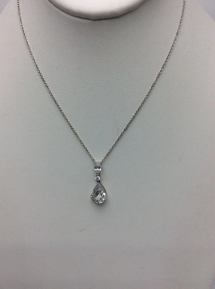 Collar colgante lágrima pavé ELIOT DANORI D102 $65 Foto 1 de 4
