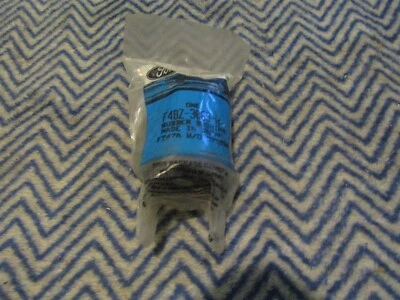 Nuevo de Lote Antiguo 1994 1995 1996 1997 Ford Aspire Brazo de Control Inferior Suspensión Buje  Foto 1 de 3