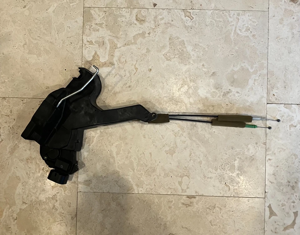 2001 - 2006 雷克萨斯 LS430 右前乘客右手侧门锁闩锁执行器 原始设备制造商 — 第 1/1 张图片