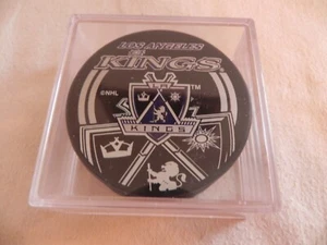 Logo Los Angeles Kings NHL Hockey Puck with Case - Picture 1 of 4