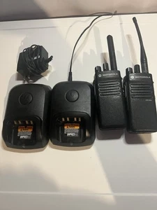 Motorola XPR3300e; AAH02RDC9VA1AN - UHF Digital radio. BAD Batteries Read! - Zdjęcie 1 z 5