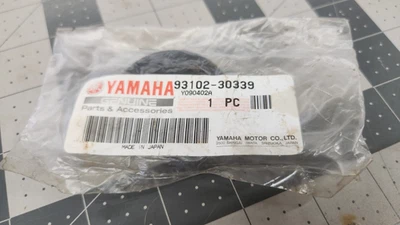 Selo de óleo genuíno Yamaha - 93102-30339-00 - Imagem 1 de 2