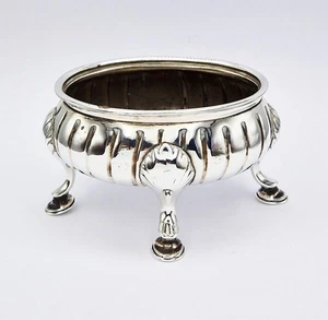 GEORGE III STERLING SILVER OVAL CAULDRON SALT CELLAR London 1767 - Picture 1 of 8