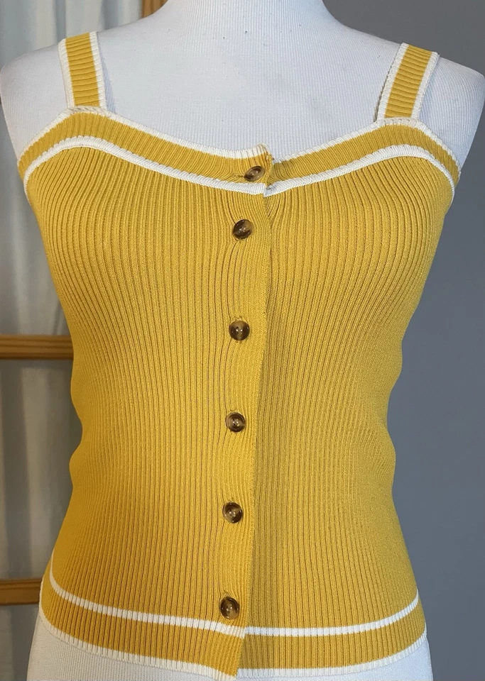 Camiseta sin mangas Y2K para mujer con botones S calce ajustado amarillo mostaza tejido ropa de club clásico Foto 1 de 4