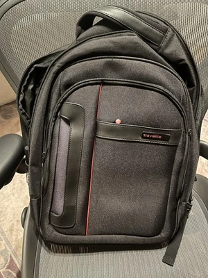 travelite Rucksack schwarz Neuwertiger Zustand 23 L  Viele Fächer, PC Fach - Bild 1 von 4