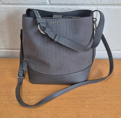 BOLSO DE HOMBRO JAEGER BUCKET ORIGINAL. CORREA BANDOLERA. COLOR GRIS SUAVE. Foto 1 de 4