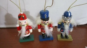 Juego de 3 adornos de Navidad de CASCANUECES de madera de 2,5 - Imagen 1 de 1
