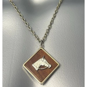 Vintage Horse Pendant Necklace Gold Tone Wood Grain Link Chain Equestrian - Picture 1 of 6
