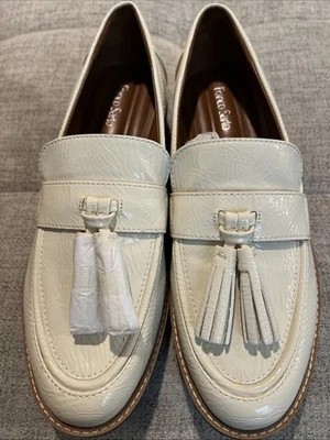 Mocasines Franco Sarto Carolynn para mujer 7,5 M suela borla charol marfil Foto 1 de 4
