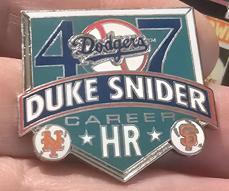 DUKE SNIDER LOS ANGELES & BROOKLYN DODGERS 407 CAREER HOME RUNS Lapel Pin - Image 1 of 1