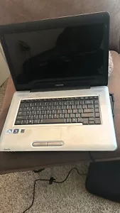 Toshiba Satellite L455 Celeron Dual-Core T3000 1.8GHz 2GB Ram NO HDD 15.6" - Picture 1 of 4